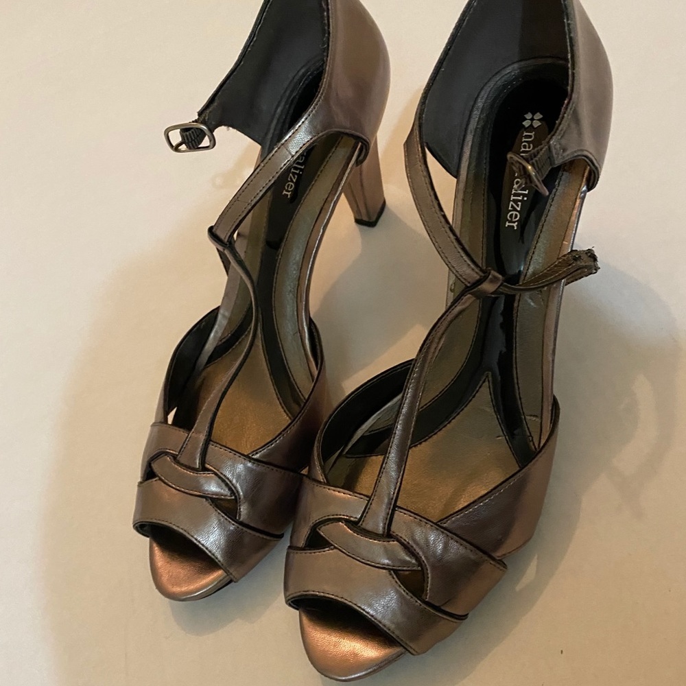 Naturalizer pewter women size 9.5 tea strap sandal